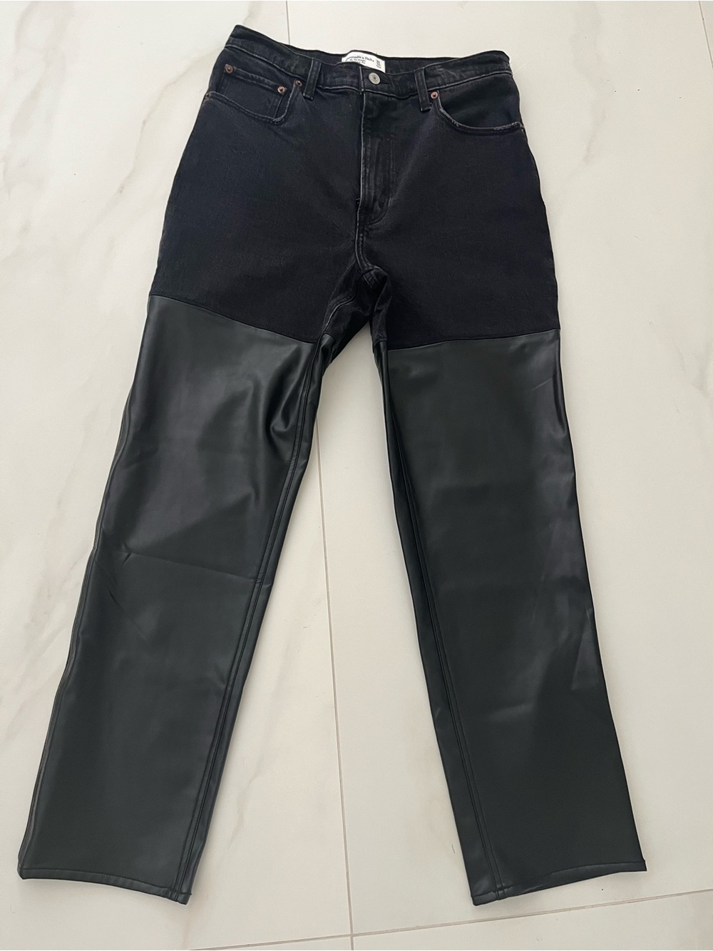 Abercrombie Denim + Leather Mixed Fabric Ultra High Rise
90s Straight Jean High - Picture 4 of 11